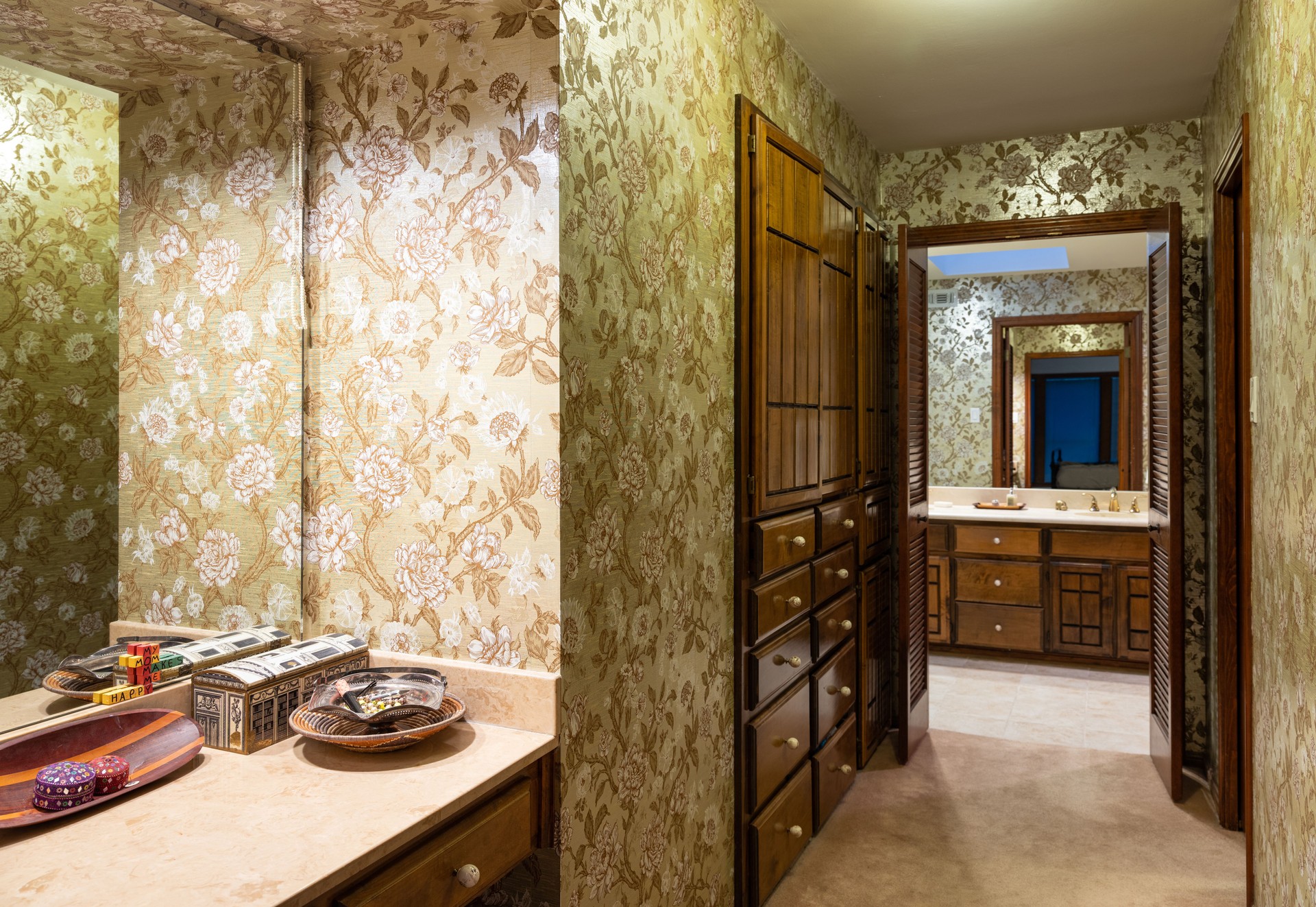 1970's Master bathroom interior