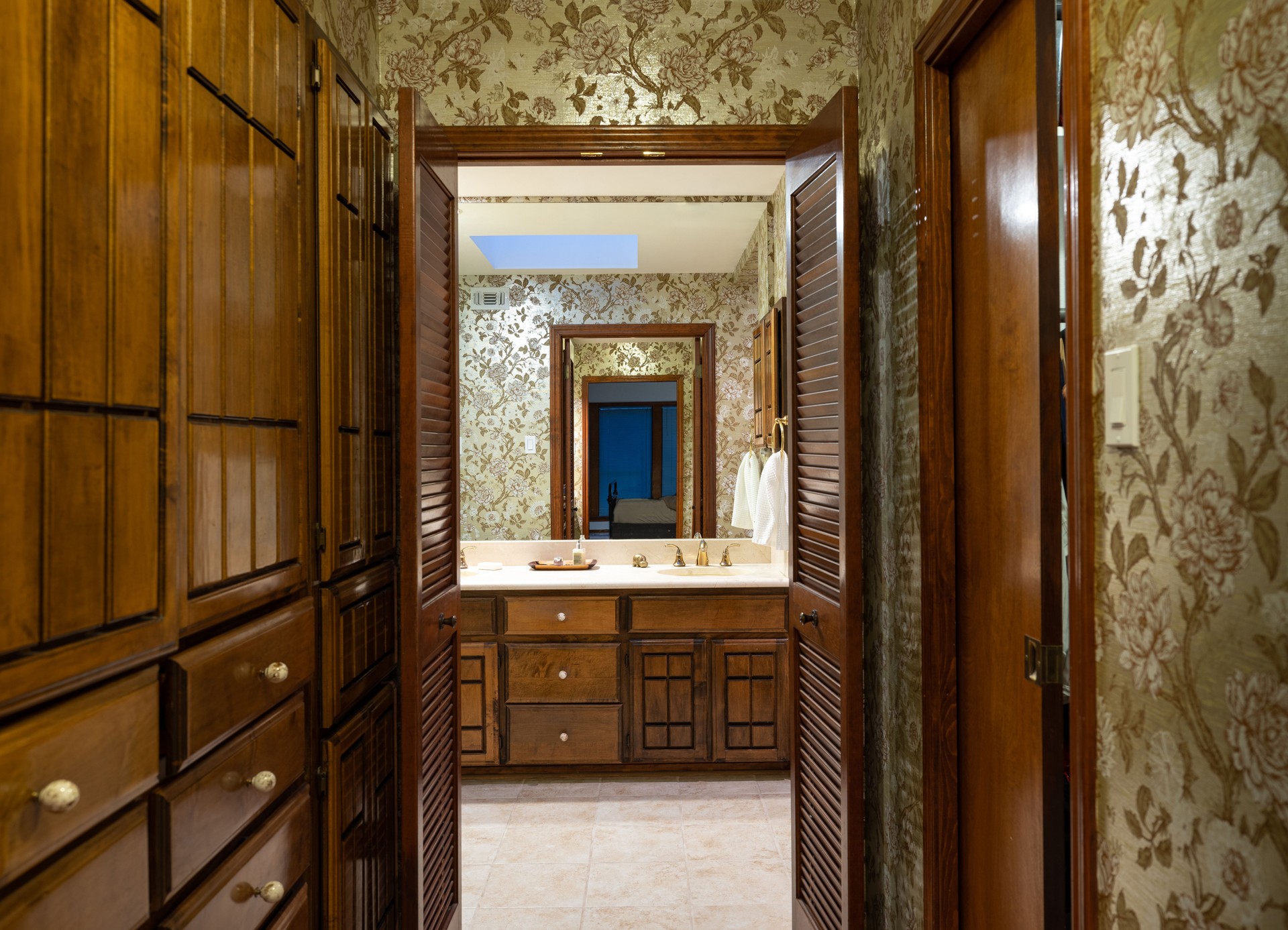 1970's Master bathroom interior